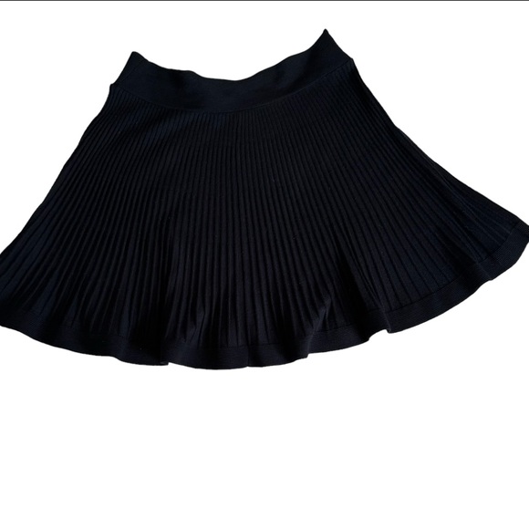 Rebecca Taylor Pleated Black Stretch Skirt Size Medium - Picture 4 of 8